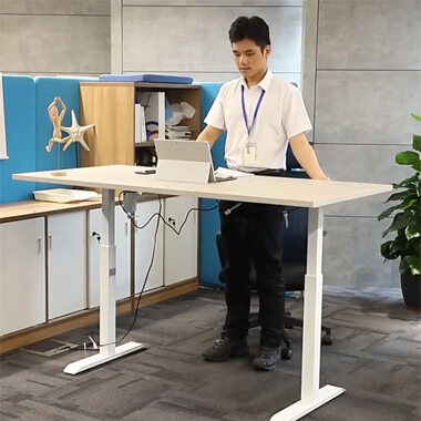 Single motor adjustable table