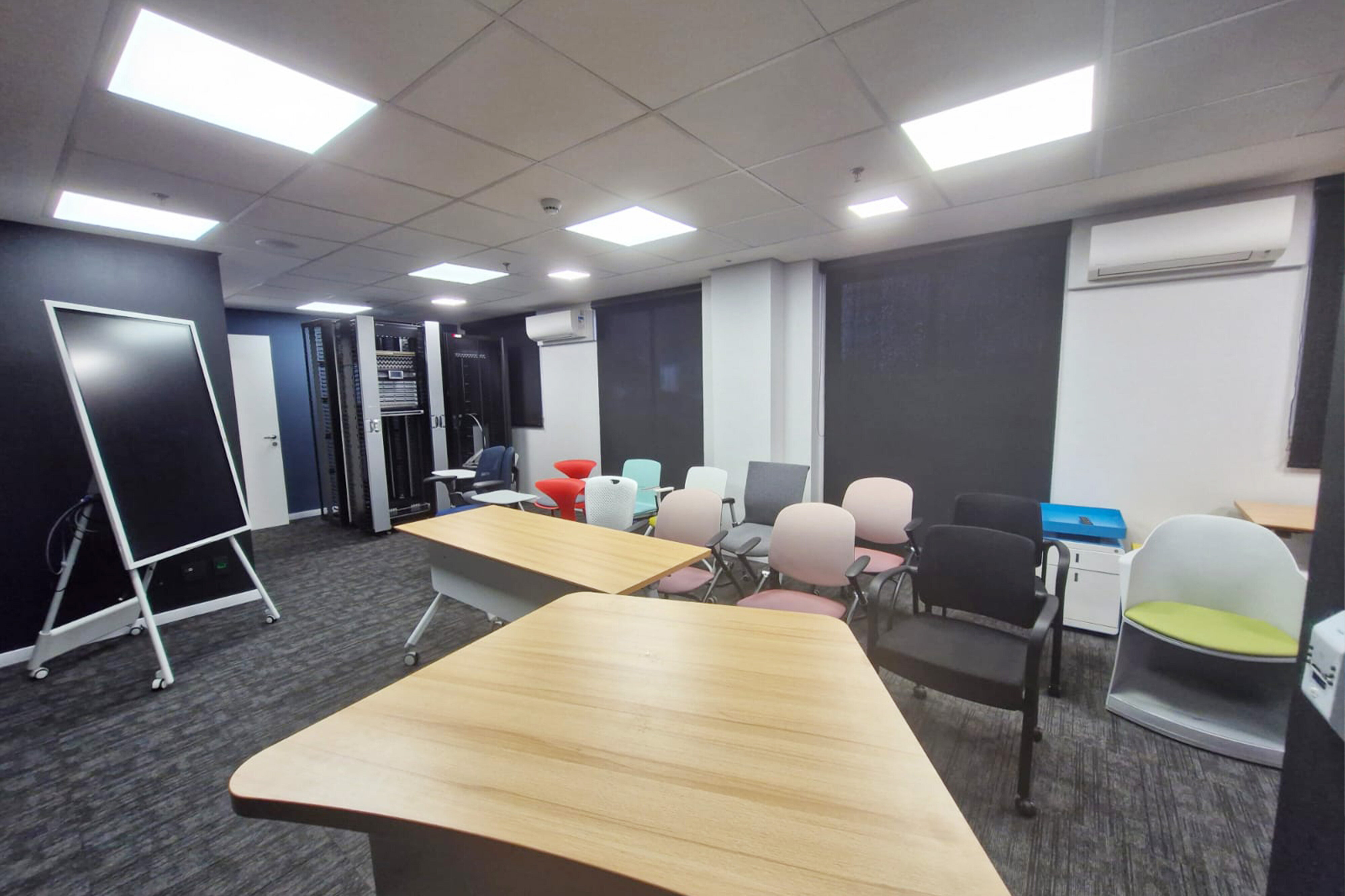 Brazil_Multicolor_Showroom--5.jpg