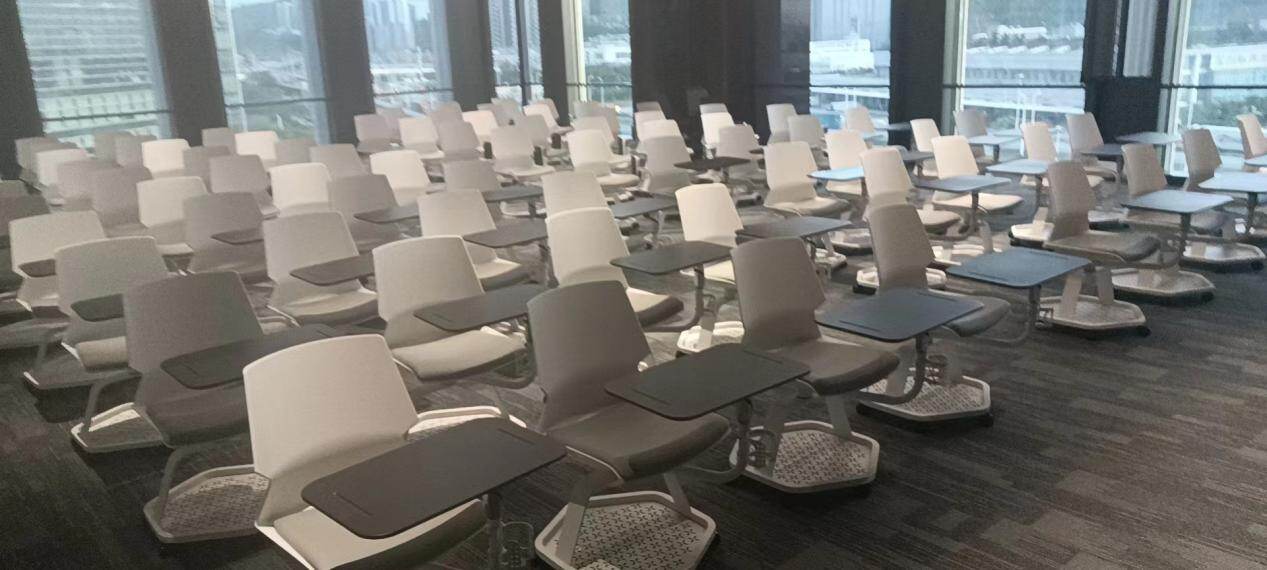 plastic-chair-layout