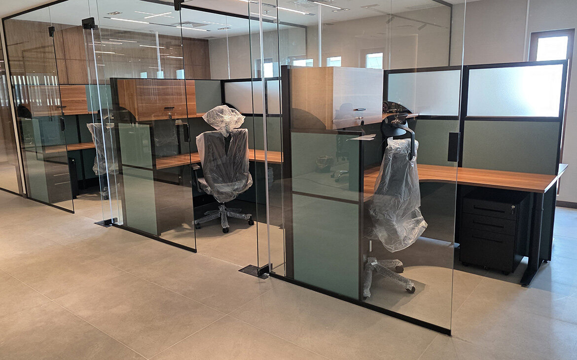 Kuwait_Office_Screen_Workstation_Project_(2).jpg
